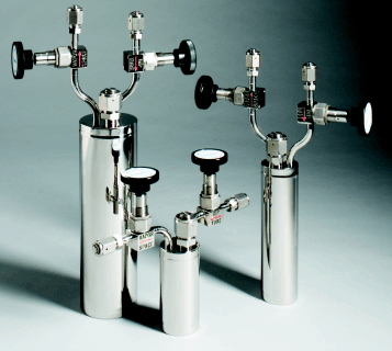 Stainless steel bubbler, 600ml, horizontal in line, electropolished with fill-port, PCTFE valve stem tip