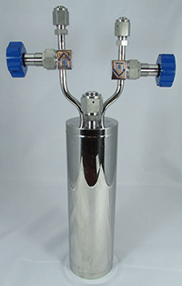 Stainless steel bubbler, 1000ml, vertical, electropolished with fill-port, high temp valves (315°C)